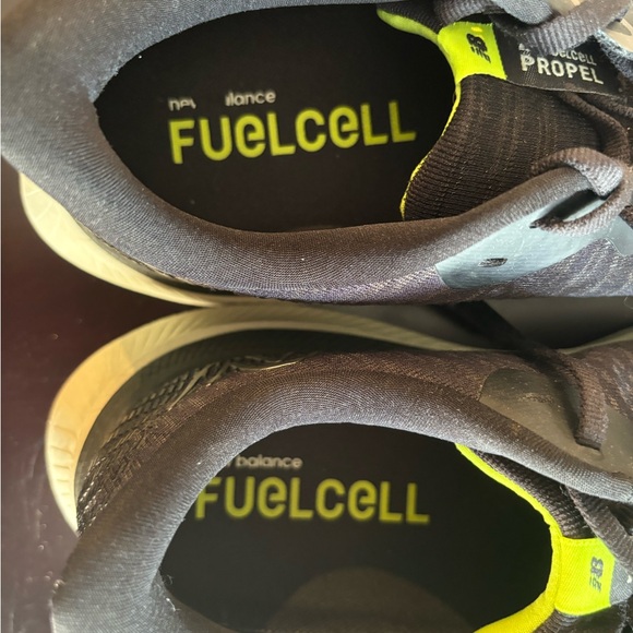 Men’s new balance running sneaker - Picture 3 of 5